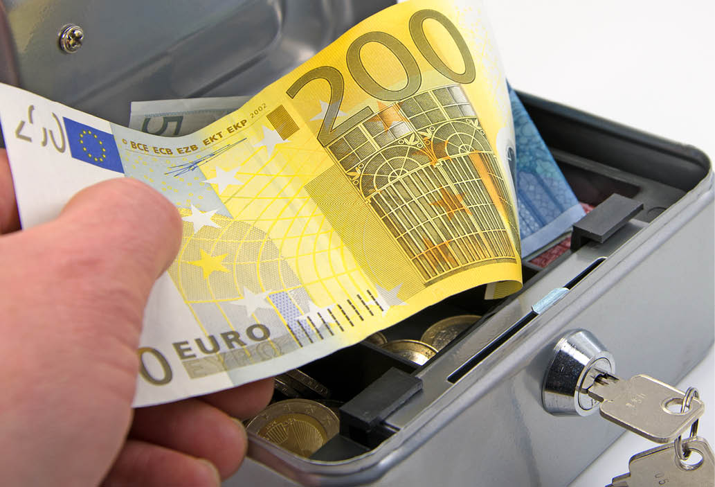 Handle in the cashbox