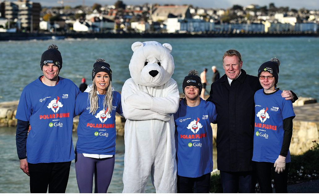3 November 2021; Special Olympics Ireland is calling on you to get freezin for a reason and take the Plunge for local athletes  In attendance during the Special Olympics Polar Plunge at Sandycove Pier in Dublin is Peamont United footballer Stephanie Roche, second from left, alongside 'Bear Chillis' and CEO of Gala Retail Gary Desmond and Special Olympics athletes, from left, Lorcan Tully, Eoin Tully and Edel Armstrong  Photo by David Fitzgerald Sportsfile *** NO REPRODUCTION FEE ***