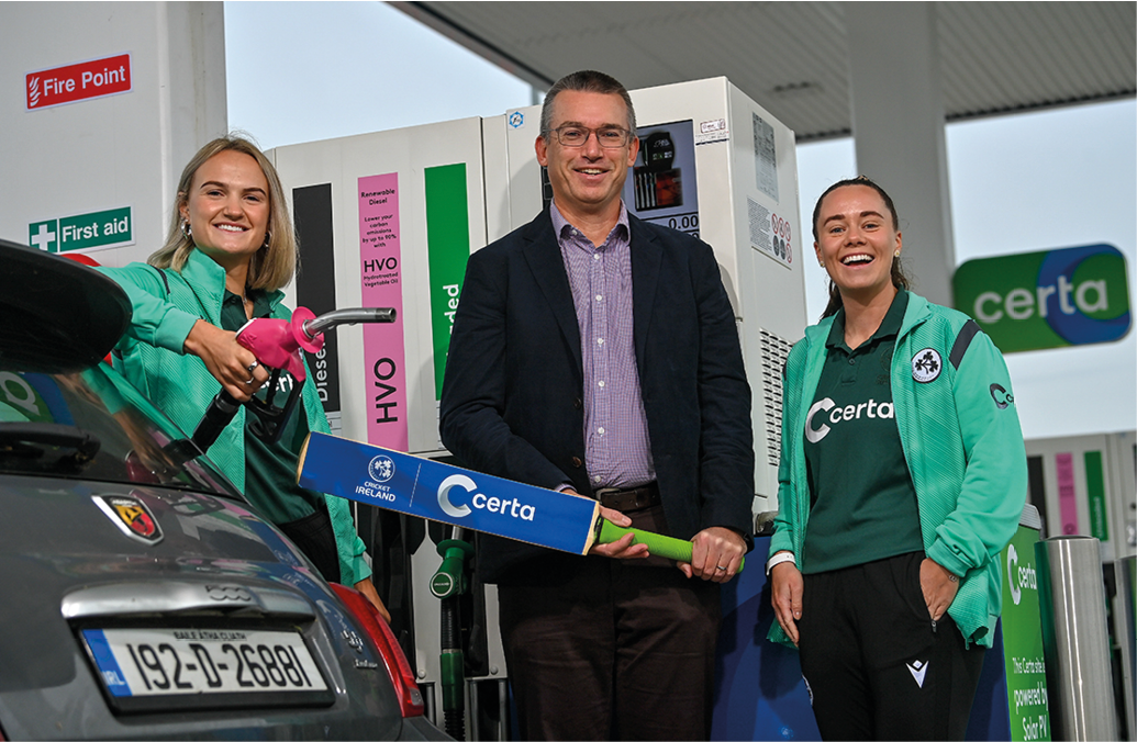 28 September 2023; Certa, Ireland’s largest fuel supplier, has opened Ireland’s first HVO biofuel station in Liffey Valley. Hydrotreated Vegetable Oil (HVO), which is produced from waste plant matter, is available at all pumps alongside diesel and unleaded petrol at the new forecourt. HVO can be used as a direct replacement for diesel without any need for vehicle or engine modifications to help motorists lower their carbon emissions by up to 90%. Certa operates 41 unmanned pay@pump forecourts and plans to roll out its HVO offering across its network. For more information visit: www.certaireland.ie. In attendance is Andrew Graham, Managing Director, Certa with Ireland Women's Cricket players and Certa brand ambassadors Gaby Lewis, left, and Laura Delany. Photo by David Fitzgerald/Sportsfile *** NO REPRODUCTION FEE ***
