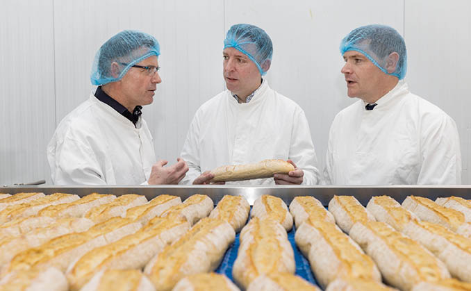 26/9/25 NO REPRO FEE Garry Walsh, CEO, Panelto Foods and Tom Kelly, Operations Director, Panelto speaking with Minister for Enterprise, Tourism and Employment, Peter Burke TD, as the company announced a new €7 million bread line at the Panelto Foods facility in Longford. The company which employs 370 people has invested €40 million in facilities and equipment since 2018. Picture: Finbarr O'Rourke
