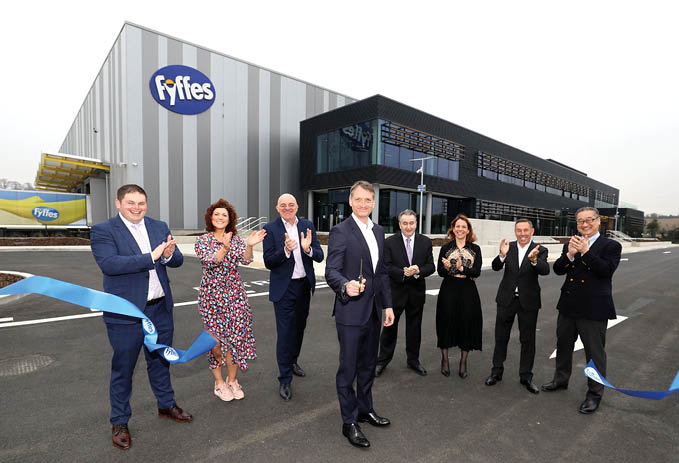 NO REPRO FEE: 29th March 2022. Fyffes Chief Executive Officer, Helge Sparsoe pictured cutting the tape with board members at the opening of Fyffes new €25 million banana ripening and distribution centre in Balbriggan, North County Dublin. When operating at full capacity the centre will have an output of over 7 million bananas per week – approximating to over 60,000 tonnes annually – all for supply to Irish retailers, wholesalers and food providers, north and south. Pic: Mac Innes Photography 