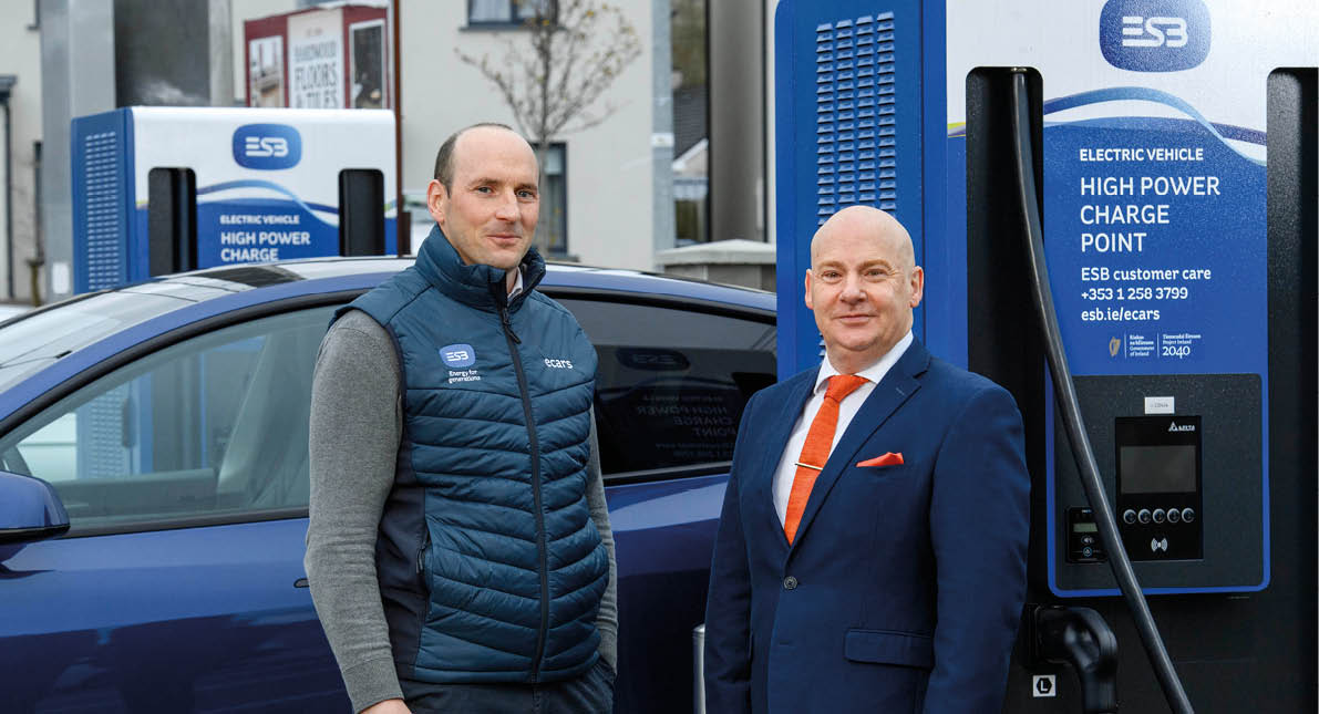 REPRO FREE Pictured at the launch of ESB’s new high power charging hub at Inver Macroom are Willie Dwyer, Infrastructure Delivery Manager, ESB and Ben Lenihan, Retail Director, Inver Energy. The new charging hub has a high-power charger and a fast charger, enabling three cars to charge simultaneously. High Power chargers are capable of providing 100km of charge in as little as six minutes. This brings the total of new high power charging hubs delivered by ESB in Ireland to 47, with hundreds of existing hubs also upgraded across the country. Pic Daragh Mc Sweeney/Provision