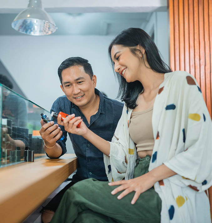 couple of vape customer comparing the vape mods at the vape store