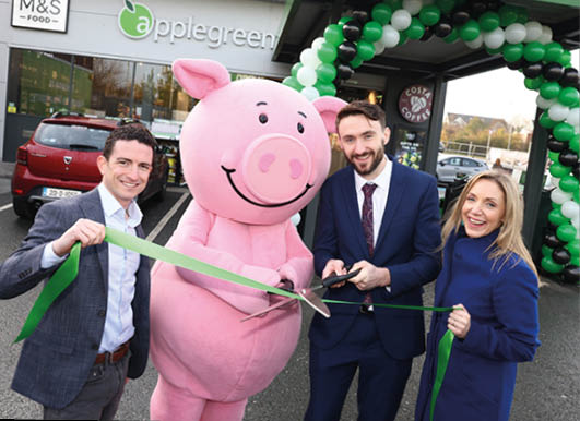 17/11/22 ***NO REPRO FEE*** Eddie Murphy, M&S Trading Director, Seamus Stapleton, Applegreen ROI Commercial Director and Fiona Matthews, Applegreen ROI Managing Director pictured at the Applegreen Mountgorry in Swords Co Dublin, for the launch of the very first M&S Food in store at Applegreen. The exciting partnership is the continuation of Applegreen's commitment to providing the best in store experience and choice to its customers by adding over 400 exclusive M&S food products. The very best of M&S Food; including fresh fruit, sandwiches and salads, dinner for tonight and a selection of other delicious M&S treats including everyone’s favourite, Percy Pigs and Colin the Caterpillar cakes, are now available in store at Applegreen Mountgorry.. Pic: Marc O'Sullivan