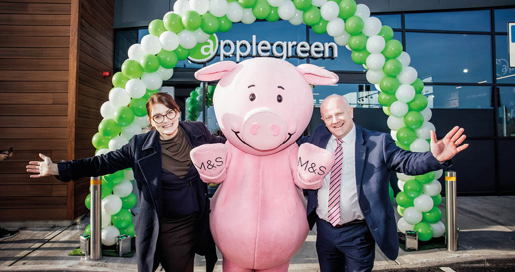 No Repro Fee Applegreen Clondrinangh Opens Applegreen, one of Ireland’s leading roadside retailers, has officially opened its doors to customers at a new location at the Clondrinagh Roundabout in Limerick, (V94E934) bringing over 80 new jobs to the local area, as part of an investment of €10 million. Pictured at the official opening were; Mark Ryan, Head of M&S Food Applegreen and Laura Harper, Trading Director, Marks and Spencer Ireland and Northern Ireland, at the official opening of the new Applegreen at the Clondrinagh Roundabout in Limerick. The new location will provide a fully operational service-station forecourt and bring several exciting brands to Clondrinagh, including M&S Food, Braeburn Coffee, Subway, and a Bakewell deli, as well as a children’s play area. It will also boast a stand-alone Burger King Drive Thru and restaurant. The service station will operate on a 24/7 basis, with the onsite restaurants open between 11am and 11pm. Pic. Brian Arthur