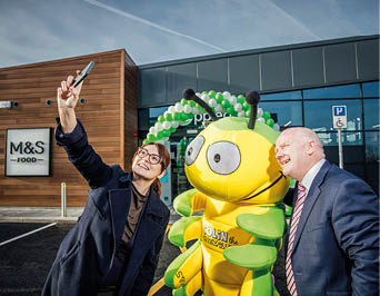 No Repro Fee Applegreen Clondrinangh Opens Applegreen, one of Ireland’s leading roadside retailers, has officially opened its doors to customers at a new location at the Clondrinagh Roundabout in Limerick, (V94E934) bringing over 80 new jobs to the local area, as part of an investment of €10 million. Pictured at the official opening were; Mark Ryan, Head of M&S Food Applegreen and Laura Harper, Trading Director, Marks and Spencer Ireland and Northern Ireland, at the official opening of the new Applegreen at the Clondrinagh Roundabout in Limerick. The new location will provide a fully operational service-station forecourt and bring several exciting brands to Clondrinagh, including M&S Food, Braeburn Coffee, Subway, and a Bakewell deli, as well as a children’s play area. It will also boast a stand-alone Burger King Drive Thru and restaurant. The service station will operate on a 24/7 basis, with the onsite restaurants open between 11am and 11pm. Pic. Brian Arthur