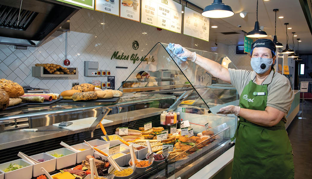 REPRO FREE  MAXOL CLARECASTLE WINS GLOBAL CHALLENGE DURING PANDEMIC  Challenge for cleaner & safer environments included leading forecourts from the USA, South Africa, South America, Ireland, and Australia  October 2020: Celebrations are underway in Clare this week with the news that Maxol Clarecastle has beaten off stiff competition from forecourt retailers across four continents to take first prize in a new global challenge  The Global Forecourt Experience Challenge is a new initiative that recognises teams for their cleanliness and safety efforts on-site during the COVID-19 pandemic Pic Arthur Ellis 