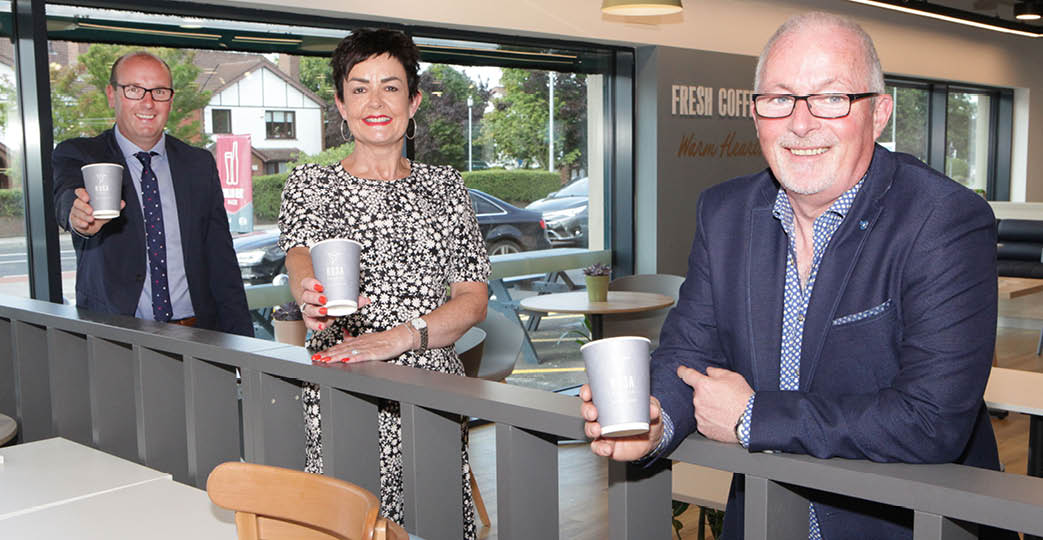 Maxol, Dooradoyle, Limerick 12-8-2020  John Hadnett, Regional Manager of Maxol POC and Siobhan and Kieran O' Shea licensees of Maxol, Dooradoyle        Picture by Dave Gaynor