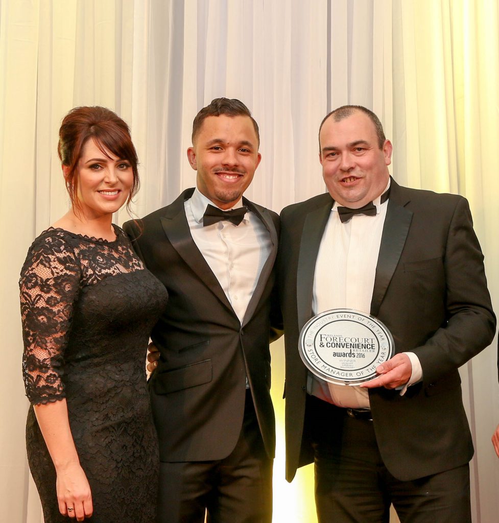 Host Grainne Seoige with Colm O’Neill, Solv-x, and Store Manager of the Year winner Ian Elliot