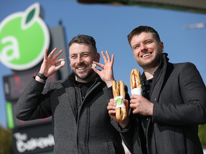 Applegreen challenges comedy duo ‘The 2 Johnnies’ – “Design new limited-edition 100% Irish chicken fillet roll”