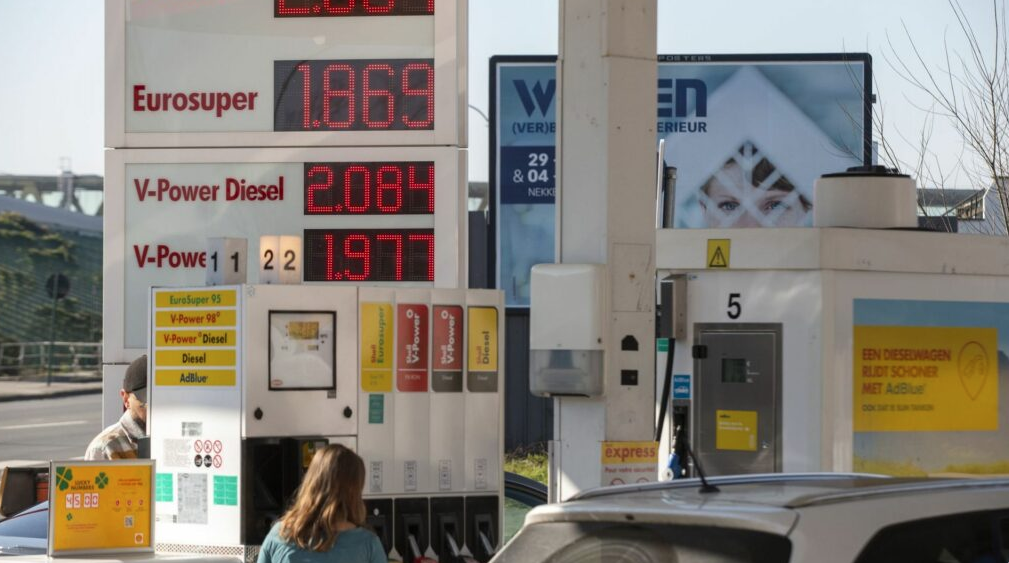 EU petrol stations need to post average fuel prices per 100 km