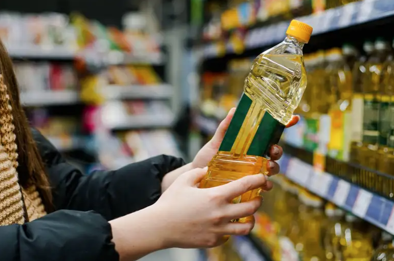 Supermarkets rationing sunflower oil amid Ukraine-linked shortage