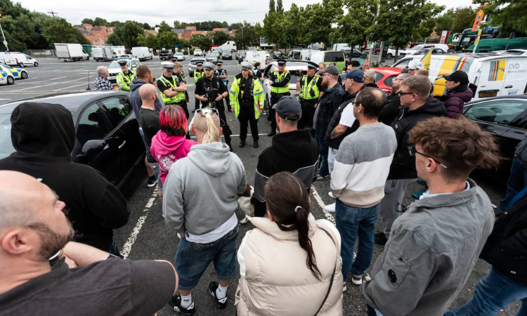 Go-slow fuel protesters block motorways across Britain