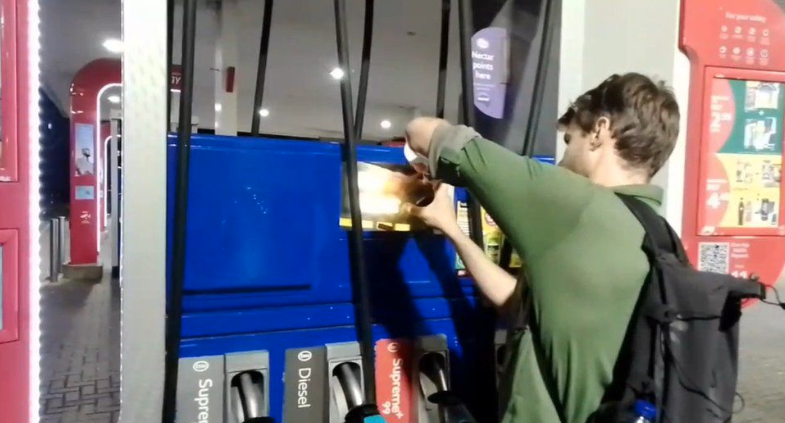 Fuel activists arrested over M25 services damage