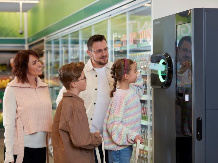 TOMRA launches new compact reverse vending machine for retailers in Ireland
