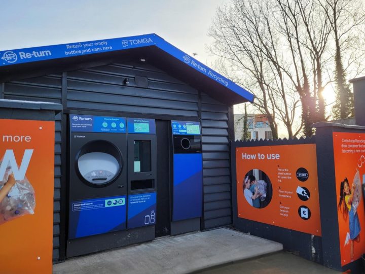 Introducing TOMRA R1 – The first multi-feed reverse vending solution in Ireland now available at Kelly’s Spar Newcastle  IRE